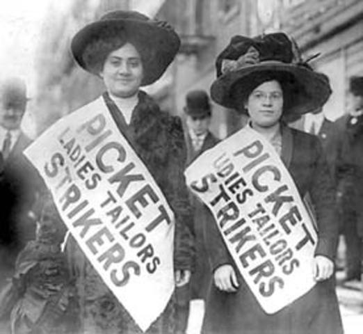 two women protesting in the shirtwaist strike of 1909
