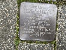 Brass plaque details the institutionalization and murder of Reinhard Beyth 1923-1940. Details in image credits. 